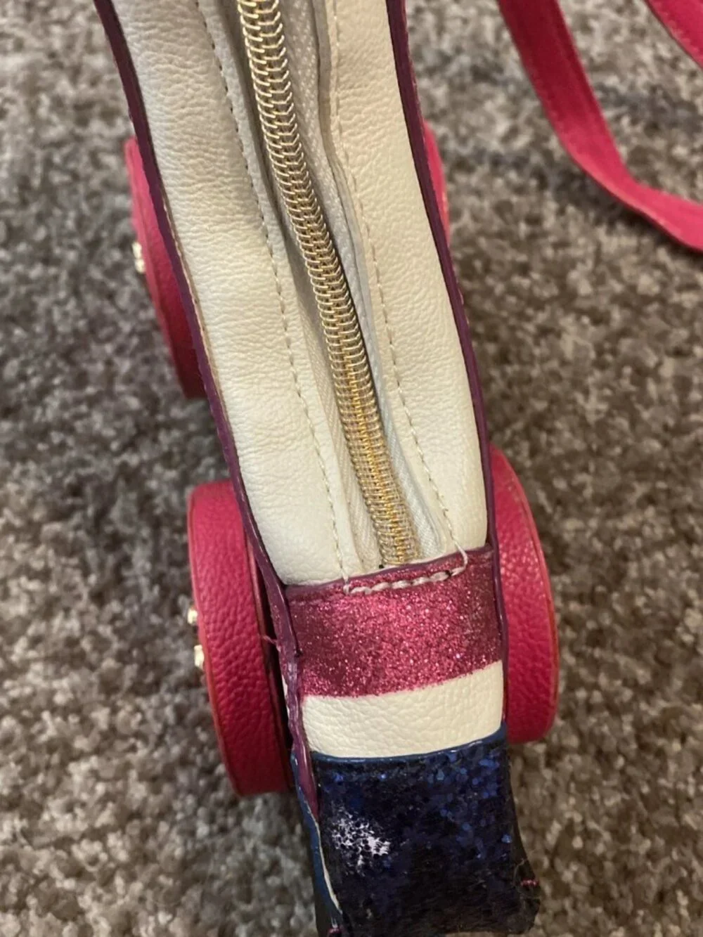 Betsey Johnson Roller Skate Blue Pink Yellow Rainbow Glitter Crossbody Bag Purse - Picture 10 of 12